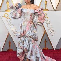 worst-dress-oscar-2018-dari-yang-unik-sampai-nyaris-malfungsi