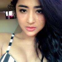 artis-indonesia-yang-berani-tampil-dengan-pakaian-minim