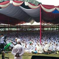 bersama-tgb-ribuan-warga-bireuen-larut-dalam-zikir