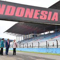 presiden-jokowi-jajal-sirkuit-sentul-untuk-motogp-2021