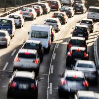 imbas-kecelakaan-truk-tol-jakarta-cikampek-macet-parah