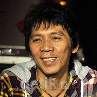 bimbim-artis-kena-narkoba-dihukum-bersihin-wc-monas-3-bulan