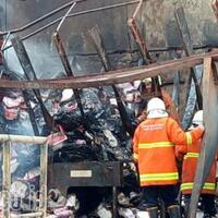 gudang-percetakan-cv-mataram-di-kapas-madya-barat-surabaya-terbakar