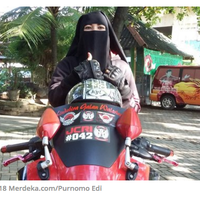 mengenal-linda-lady-biker-bercadar-pengendara-motor-sport-asal-yogya