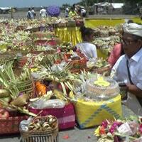 umat-hindu-banten-gelar-upacara-melasti-jelang-nyepi