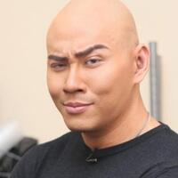 ekspresi-deddy-corbuzier-saat-kenakan-kopiah-milik-fahri-hamzah