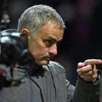 manchester-united-vs-liverpool-paul-pogba-diparkir-jose-mourinho-mu-menang-2-1