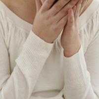 bukannya-melindungi-tante-ini-masuk-ke-kamar-lalu-tega-cabuli-ponakan-sendiri