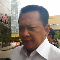 bambang-soesatyo-serahkan-laporan-keuangan-dpr-ke-kpk