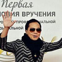 bangga-sandhy-sondoro-terima-penghargaan-internasional-di-kremlin-palace-moskow