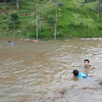 air-terjun-panas-lengkap-dengan-kolam-bendungan-di-parongpong-lembang