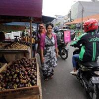 pedagang-pasar-palmerah-kuasai-trotoar-begini-kata-satpol-pp-dki