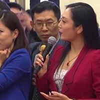 viral-gerakan-bola-mata-jurnalis-china-saat-konferensi-pers