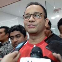 saksikan-langsung-di-sugbk-anies-baswedan-nilai-the-jakmania-kini-lebih-tertib