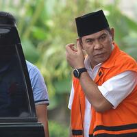 abdul-latif-jadi-tersangka-gratifikasi-dan-pencucian-uang