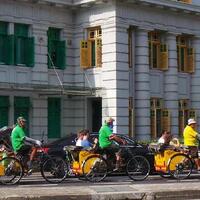 tak-cuma-jakarta-becak-juga-ada-di-singapura-loh