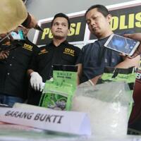 kelabui-petugas-bandara-sabu-dilekatkan-di-badan