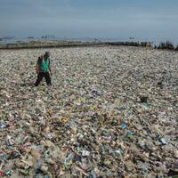 25-ton-sampah-diangkut-dari-teluk-jakarta