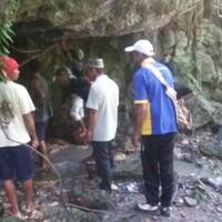 ngeri-dalam-gua-istana-ular-ini-warga-temukan-uiar-putih-panjangnya-23-meter