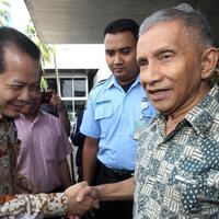 luhut-ancam-bongkar-dosanya-amien-rais-senyum-senyum