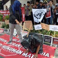 pedemo--dieksekusi-mati--di-depan-kedubes-arab-saudi