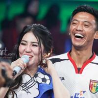 kata-via-vallen-soal-kemungkinan-berpacaran-dengan-pesepakbola-indonesia