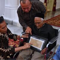 jokowi-kabulkan-mimpi-penyumbang-dana-pesawat-pertama-ri