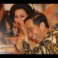 presiden-tertawa-saat-ditanya-pidato-prabowo-soal-indonesia-bubar-2030