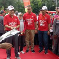 jk-dan-ratusan-warga-sulsel-jalan-santai-di-cfd