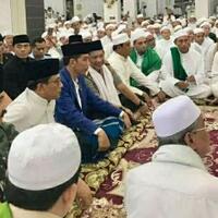presiden-jokowi-jadi-tamu-biasa-pada-acara-haul-guru-sekumpul