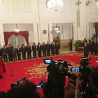 arief-hidayat-angkat-sumpah-di-depan-jokowi