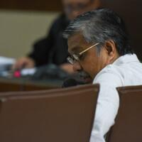 hakim-cabut-hak-politik-nur-alam