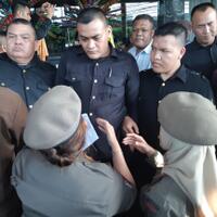 cekcok-mewarnai-penutupan-alexis