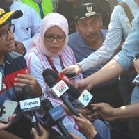 keluarga-korban-tewas-kebakaran-taman-kota-dapat-santunan