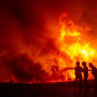 tumpahan-bbm-di-perairan-balikpapan-picu-kobaran-api