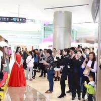 enam-fakta-mall-yang-sediakan-pacar-sewaan-bagi-pria-nomer-lima-bikin-kecewa