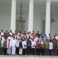 bertemu-ulama-jabar-jokowi-ulama-dan-umaroh-berjalan-beriringan-negara-aman