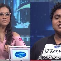 jogetnya-kok-gak-keluar-ups-ternyata-joan-hampir-jatuh-di-panggung-indonesian-idol
