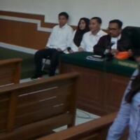 bos-first-travel-kiki-hasibuan-tak-berpaling-lihat-saksi-hesty-agustin