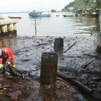 pipa-pertamina-putus-minyak-bocor-ke-laut