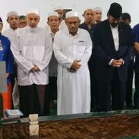 surya-paloh-ziarah-ke-makam-tokoh-muslim-sulteng