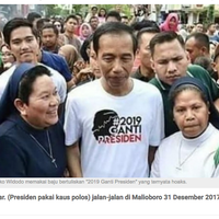 viral-foto-jokowi-pakai-baju--2019-ganti-presiden--istana-hoaks