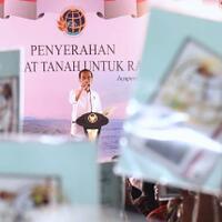 presiden-serahkan-3331-sertifikat-tanah-di-papua