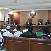 sambil-menangis-terdakwa-pembakar-zoya-minta-keringanan-hukuman-di-pengadilan