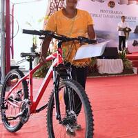 jokowi-kaget-ada-ikan-bersirip-sembilan-di-papua