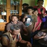 diduga-berbuat-mesum-dukun-cabul-dan-seorang-nenek-diarak-massa