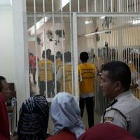 takbir-iringi-para-terdakwa-persekusi-yang-telanjangi-dua-sejoli