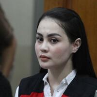 ada-sekotak-kue-diantar-ke-dalam-tahanan-jennifer-dunn-dari-siapa-ya