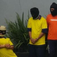 detik-detik-hamciah-manik-istri-bos-miras-oplosan-pingsan