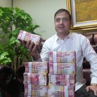 ketika-sam-aliano-mau-nyapres-tapi-belum-punya-kendaraan-politik